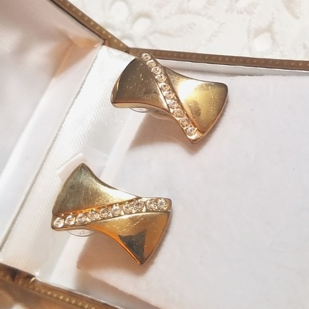 GIVENCHY Vintage crystal gold plated pierced earrings - Picture 2 of 6
